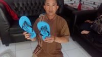 Pembagian Wakaf Sandal Masjid di Tasikmalaya dan Priangan Timur